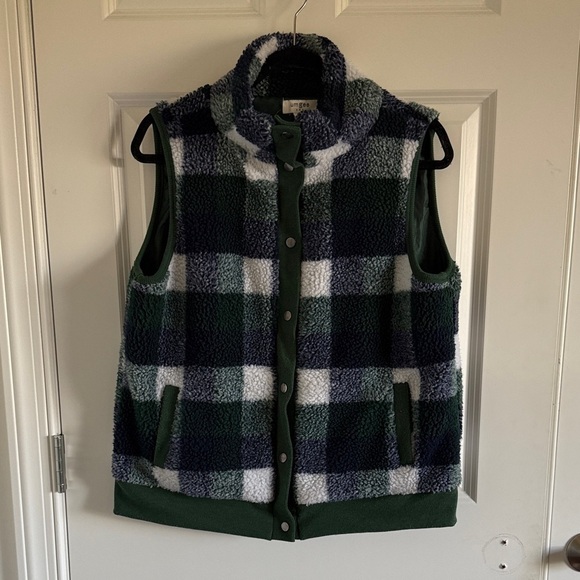 Umgee Jackets & Blazers - Umgee Plaid Sherpa Vest with Snap Buttons Size Large